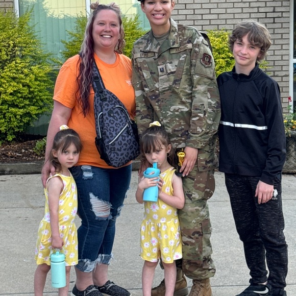 Meet your Posher, Kimberly - Picture 6 of 7